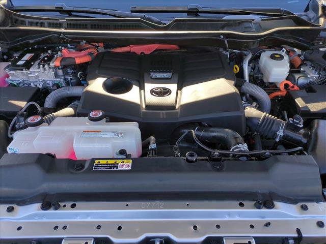 Used 2025 Toyota Tundra Limited AWD/4WD image 22