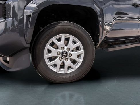 Used 2025 Toyota Tacoma SR AWD/4WD image 4
