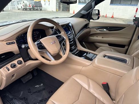 Used 2018 Cadillac Escalade Platinum image 17