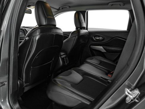 Used 2017 Jeep Cherokee Trailhawk w/ Cold Weather Group image 32