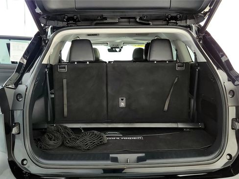 Certified 2021 Toyota Highlander XLE image 24