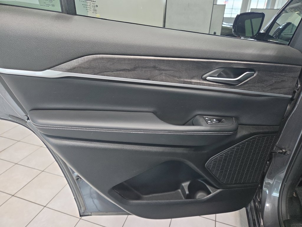 Used 2023 Jeep Grand Cherokee L Limited AWD/4WD image 26