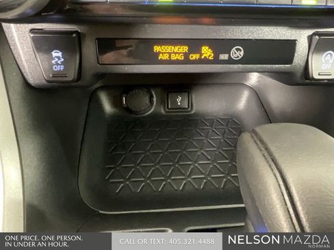 Used 2020 Toyota RAV4 XLE AWD/4WD image 36