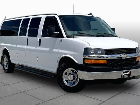 Used 2018 Chevrolet Express 3500 LT w/ LT Preferred Equipment Group RWD image 3