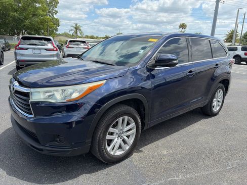 Used 2016 Toyota Highlander LE image 3