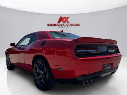 Used 2019 Dodge Challenger SXT w/ Plus Package image 3
