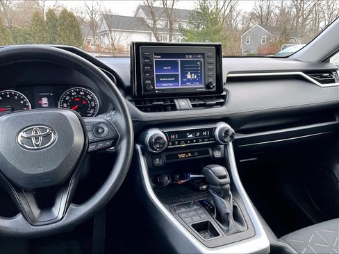 Used 2021 Toyota RAV4 XLE image 18