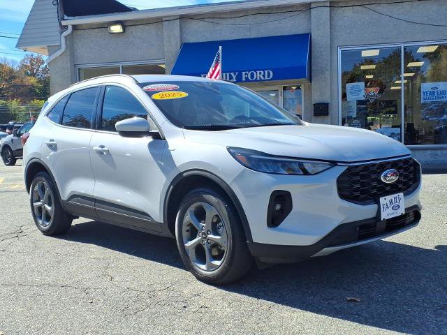 Certified 2025 Ford Escape ST-Line Select AWD/4WD image 1