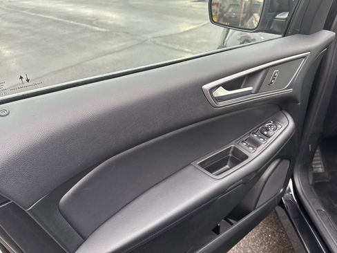 Used 2024 Ford Edge SEL w/ Convenience Package image 9