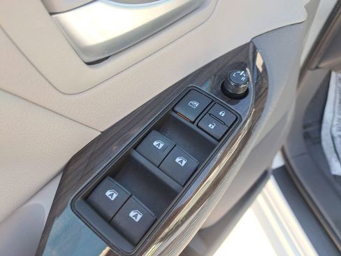 Used 2020 Toyota Sienna Limited image 14