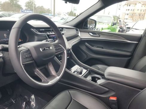 Certified 2025 Jeep Grand Cherokee L Limited w/ Luxury Tech Group II image 16