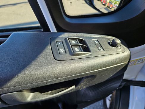 Used 2024 RAM ProMaster 2500 w/ Convenience Group FWD image 19