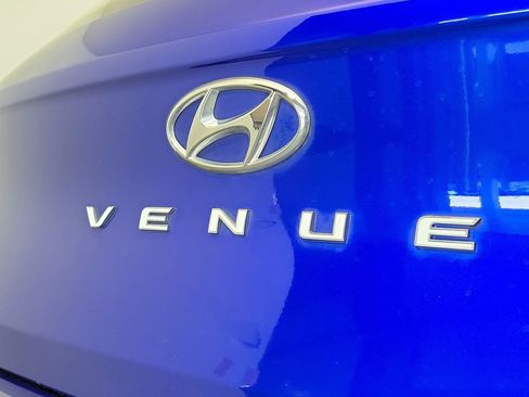 Used 2023 Hyundai Venue SEL FWD image 7