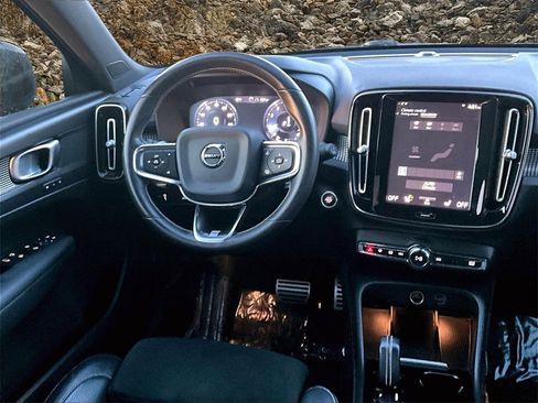 Used 2020 Volvo XC40 T5 R-Design w/ Protection Package Premier image 5