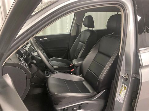 Used 2021 Volkswagen Tiguan SE image 10