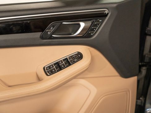 Certified 2023 Porsche Macan AWD/4WD image 17