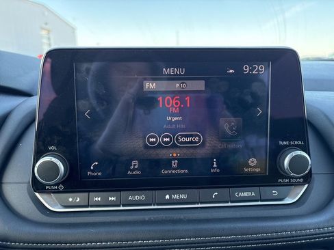 Used 2025 Nissan Rogue SV image 34