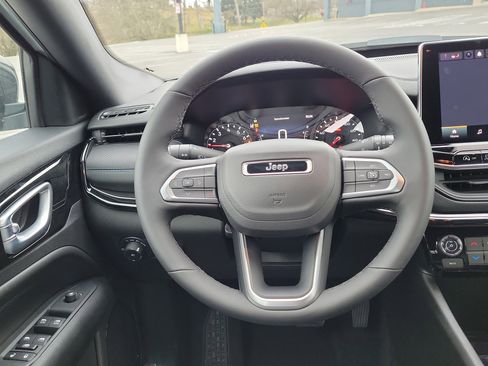 New 2026 Jeep Compass Latitude image 12