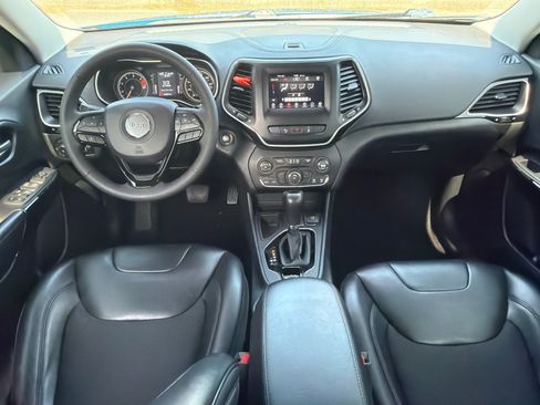 Used 2021 Jeep Cherokee Latitude Plus FWD image 2