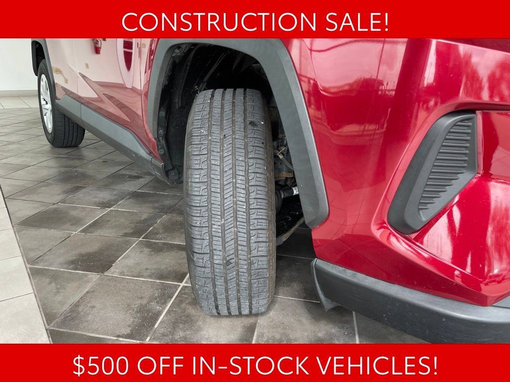 Used 2019 Toyota RAV4 LE AWD/4WD image 16