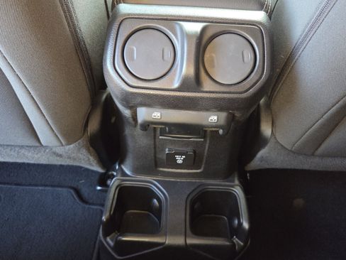 Used 2020 Jeep Gladiator Overland image 11