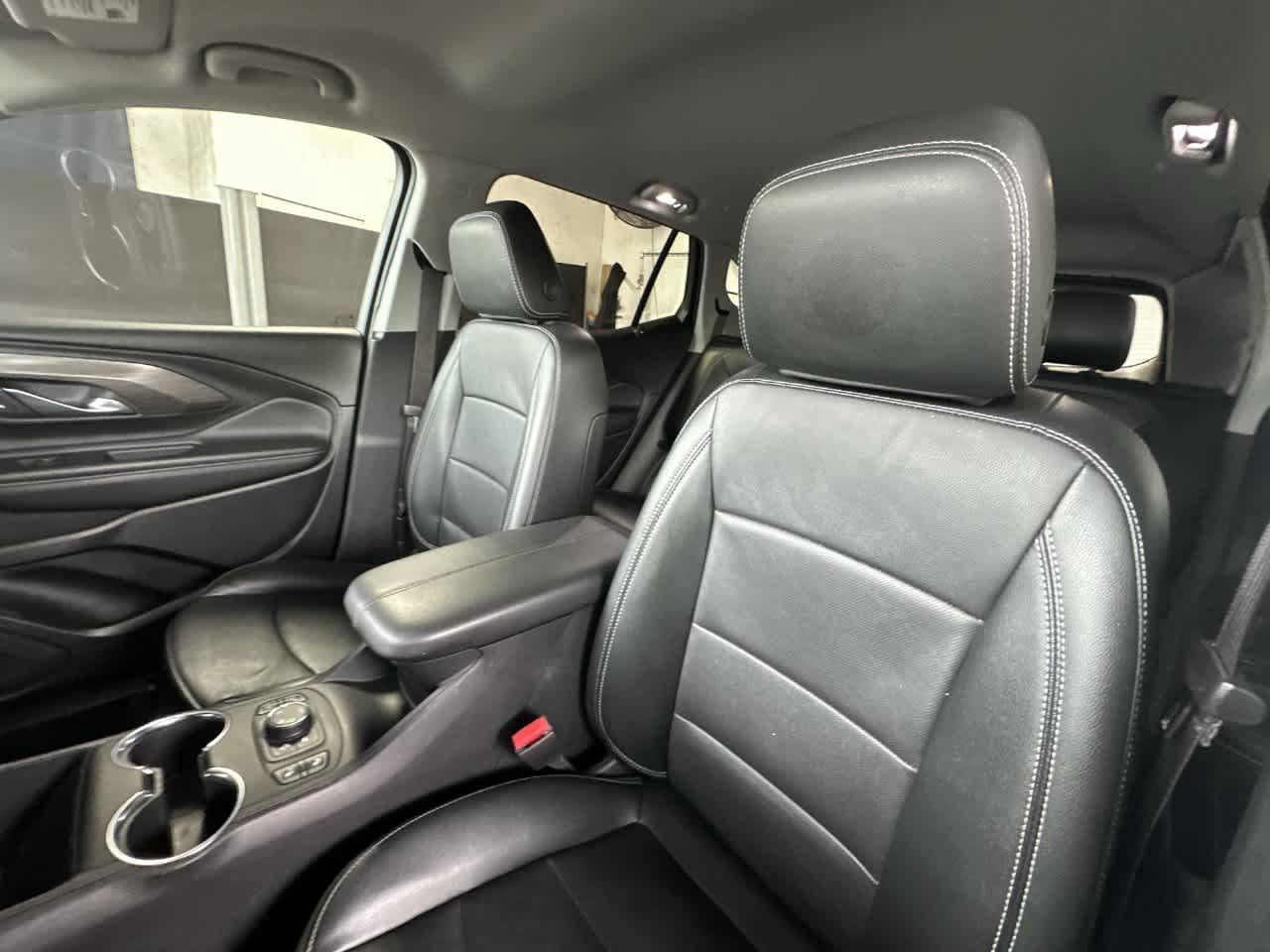 Used 2024 GMC Terrain SLT AWD/4WD image 14