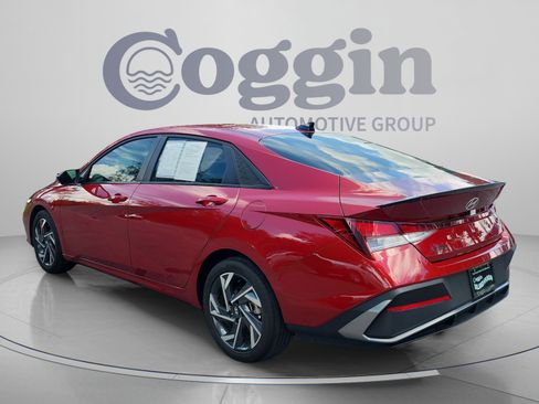 Certified 2025 Hyundai Elantra Sport FWD image 4