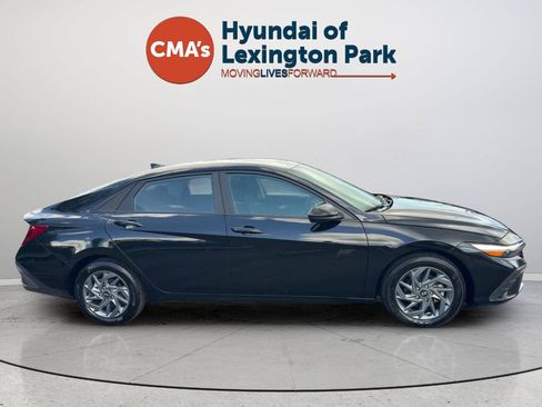Certified 2024 Hyundai Elantra SEL FWD image 2