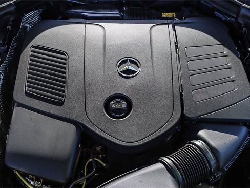 Used 2024 Mercedes-Benz GLC 300 4MATIC image 25