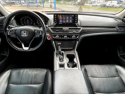 Used 2018 Honda Accord Touring image 16