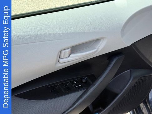 Used 2023 Toyota Corolla LE w/ LE Premium Package FWD image 18