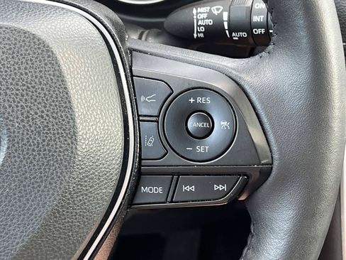 Used 2022 Toyota RAV4 XLE Premium FWD image 26