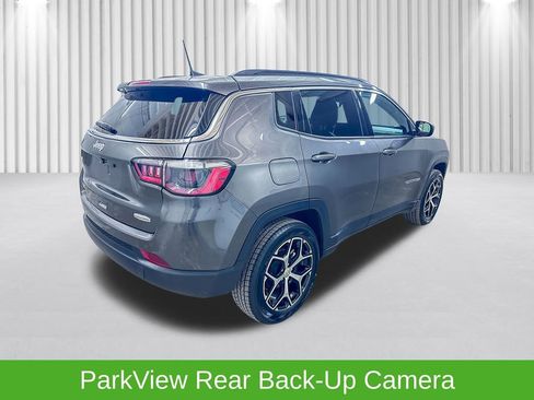 Used 2024 Jeep Compass Latitude image 8