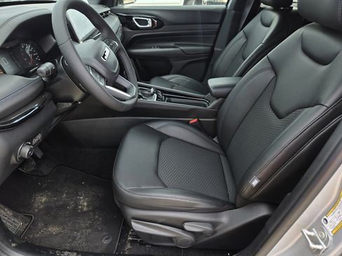 New 2026 Jeep Compass Latitude AWD/4WD image 15