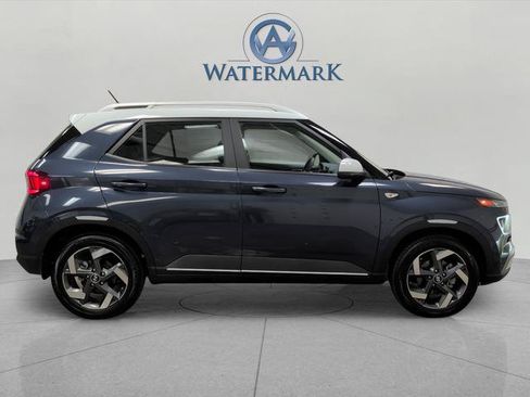 Used 2025 Hyundai Venue Limited FWD image 6