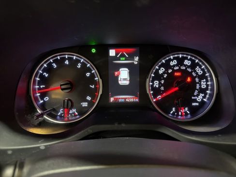 Used 2019 Toyota RAV4 LE image 15