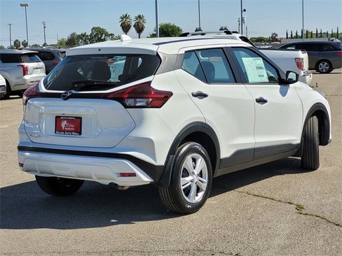 New 2025 Nissan Kicks Play S image 4