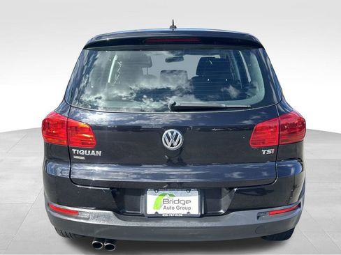 Used 2017 Volkswagen Tiguan S image 7