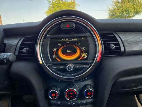 Used 2018 MINI Cooper 4-Door Hardtop FWD image 26