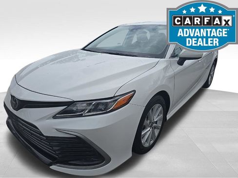 Used 2022 Toyota Camry LE FWD image 1