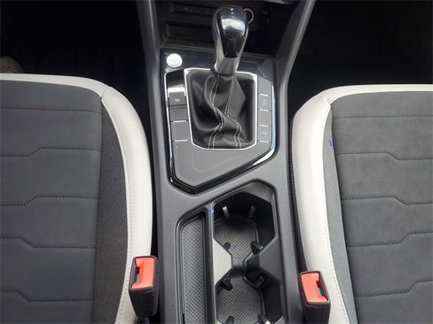 New 2025 Volkswagen Taos SE image 22