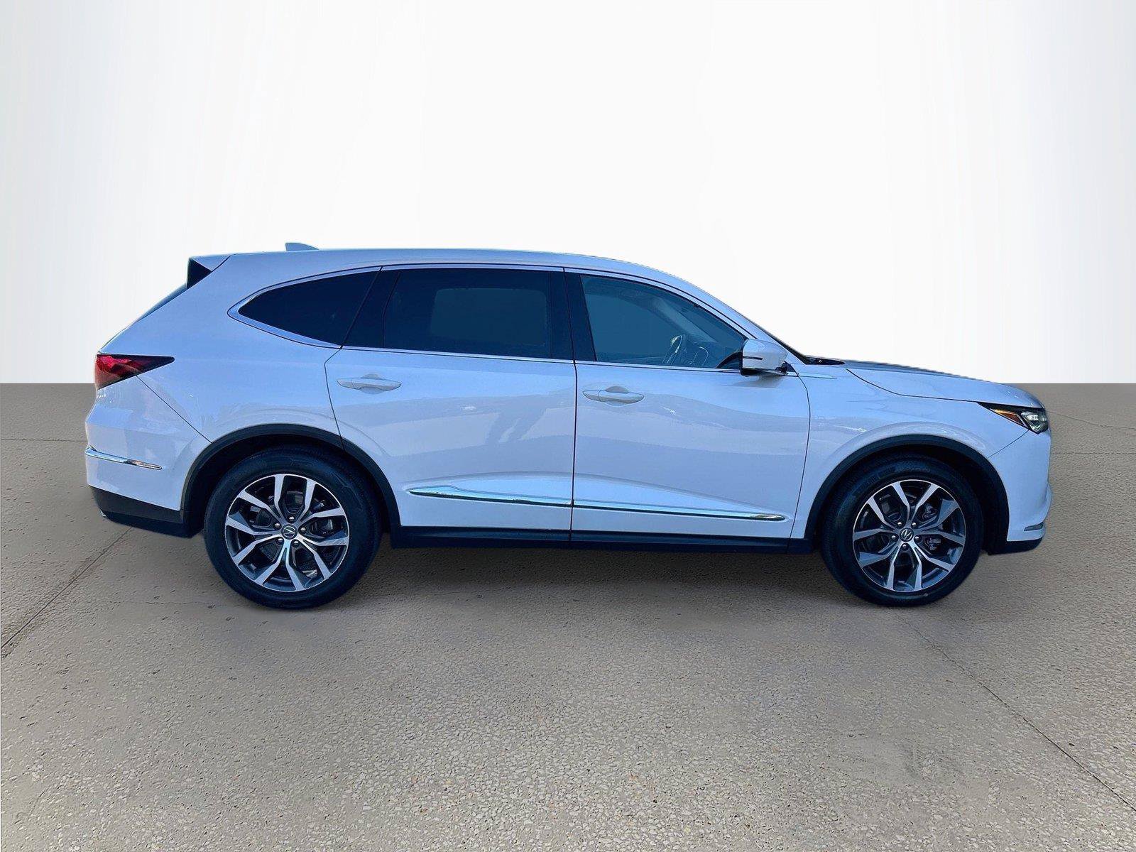 Used 2023 Acura MDX w/ Technology Package AWD/4WD image 3