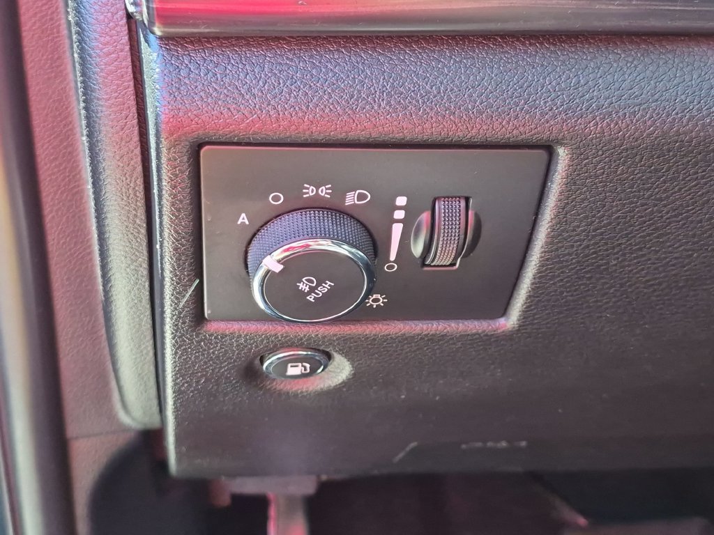 Used 2020 Jeep Grand Cherokee Altitude AWD/4WD image 12