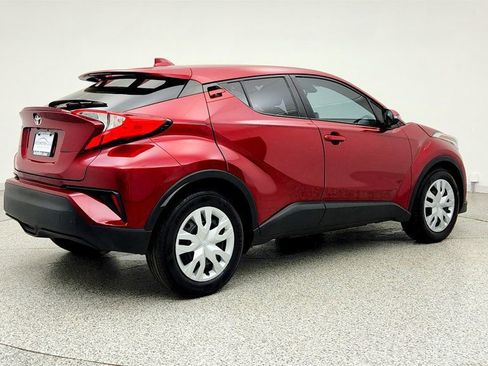 Used 2019 Toyota C-HR LE FWD image 5