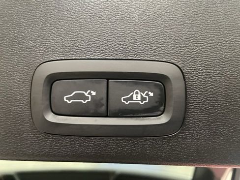 Certified 2025 Volvo XC40 B5 Core image 11