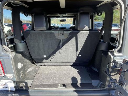 Used 2018 Jeep Wrangler Sport image 9