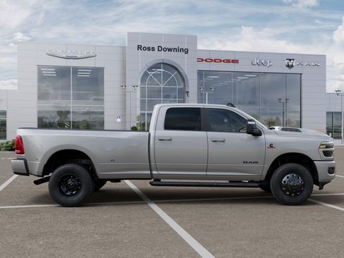 New 2026 RAM 3500 Laramie AWD/4WD image 21