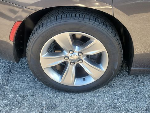 Used 2016 Dodge Charger SXT RWD image 8