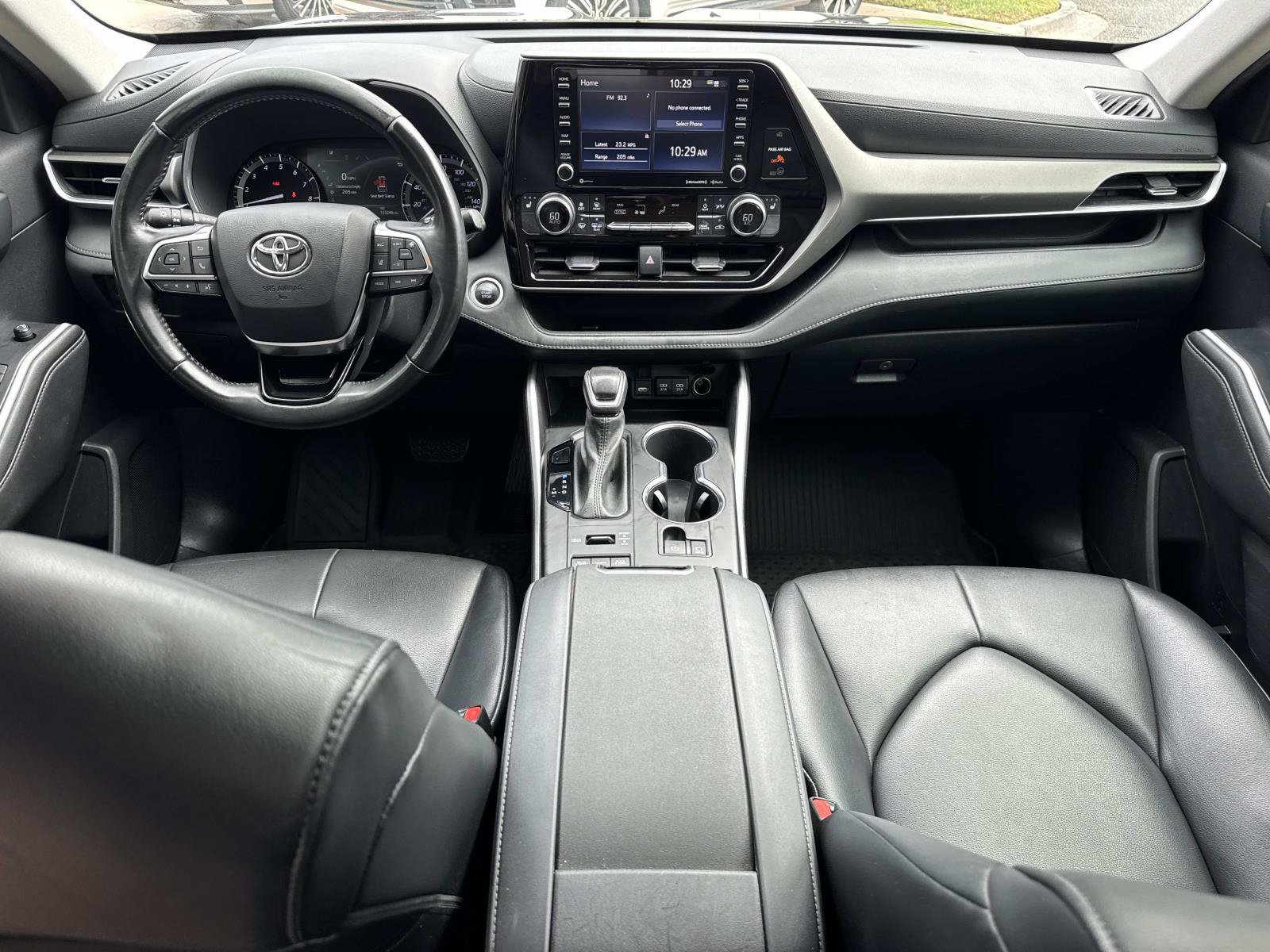 Used 2021 Toyota Highlander XLE AWD/4WD image 21