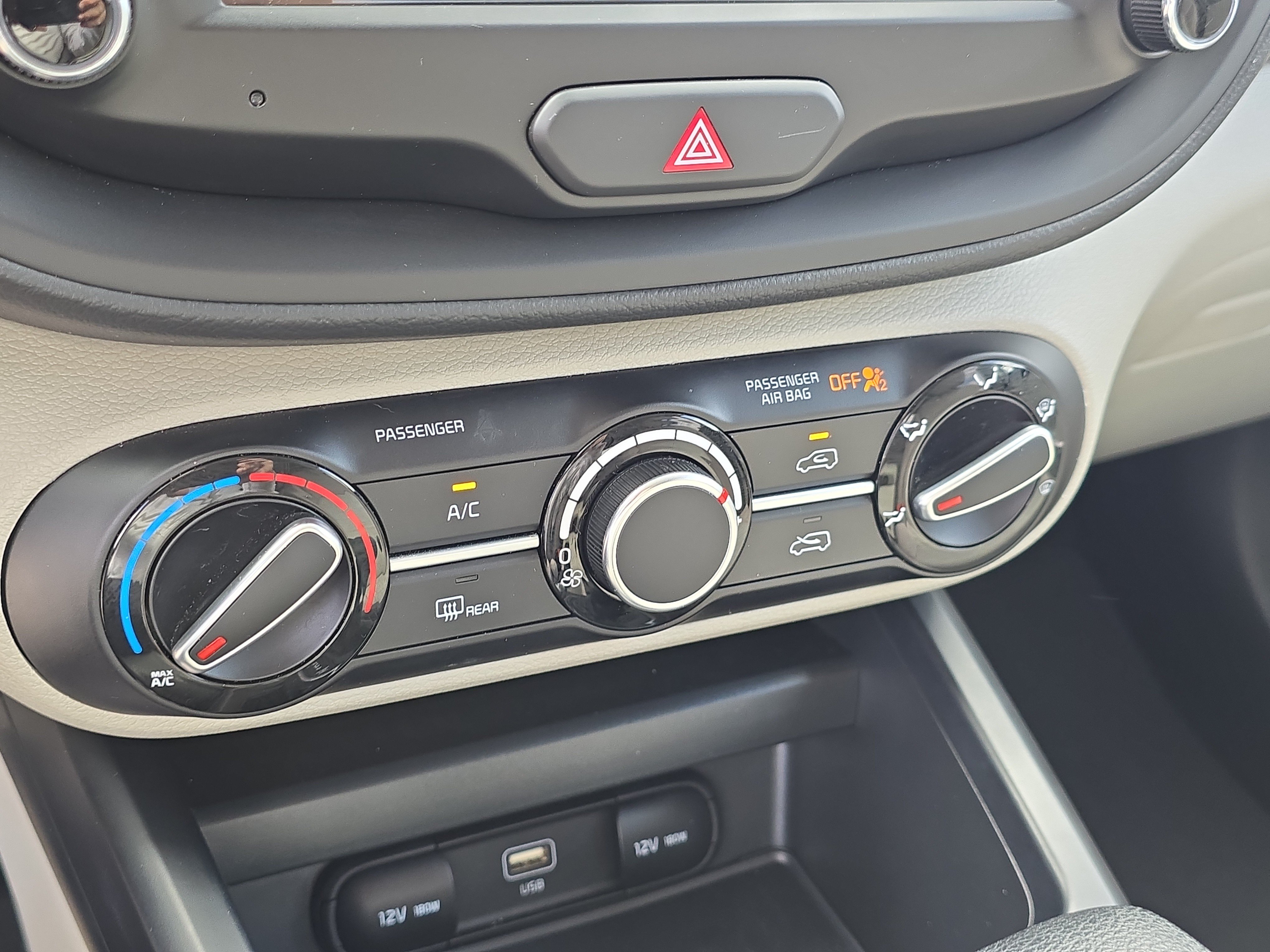 Certified 2025 Kia Soul LX w/ LX Technology Package FWD image 24